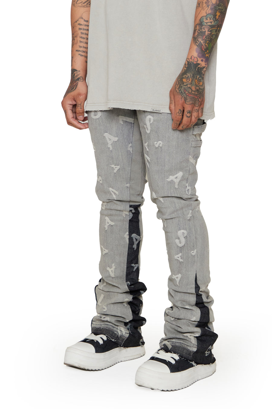 “CHARACTER" GRAY-BLACK STACKED FLARE JEAN
