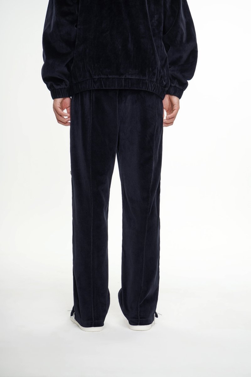 VALABASAS・DAHLIA VELOUR PANTS BLACK Dahlia Velour Pants Black – Valabasas