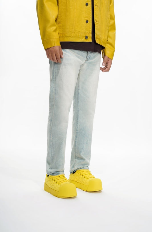 Different Light Wash Straight Jean - Valabasas