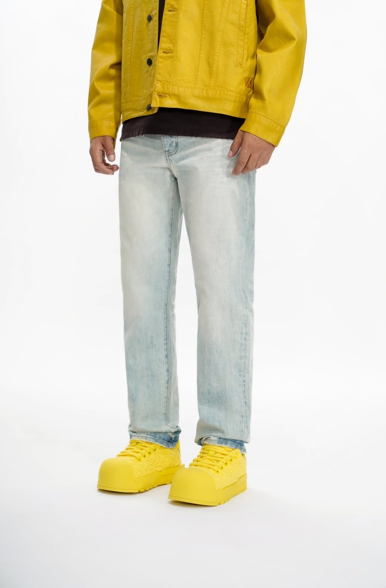 Different Light Wash Straight Jean - Valabasas