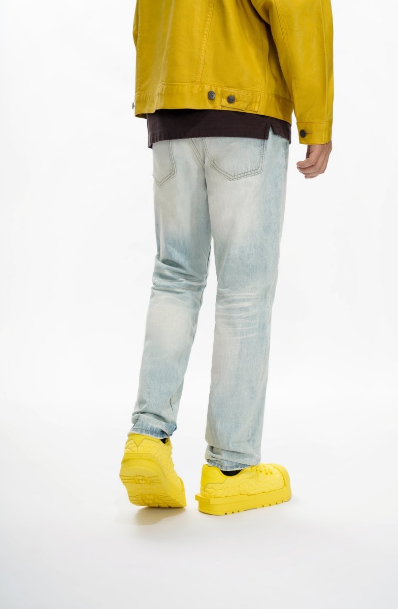 Different Light Wash Straight Jean - Valabasas