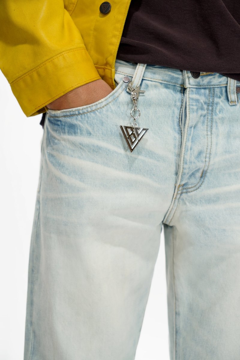 Different Light Wash Straight Jean - Valabasas