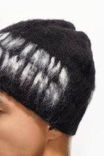 Zinnia Black Beanie