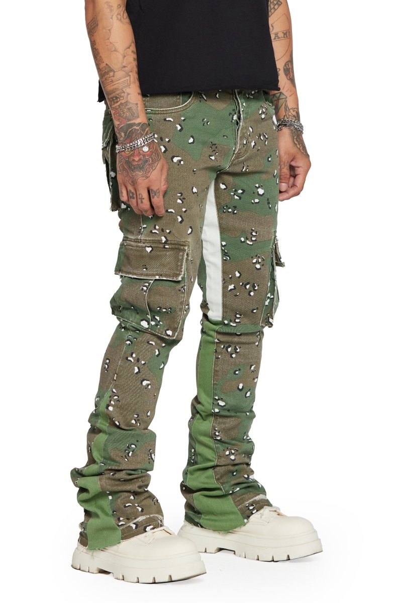 "COMMANDER" STACKED FLARE JEAN CAMO - Valabasas